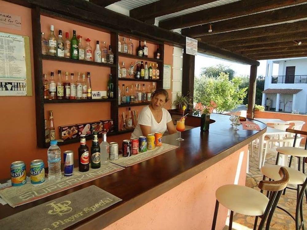 Bruskos Hotel Agios Georgios  ภายนอก รูปภาพ