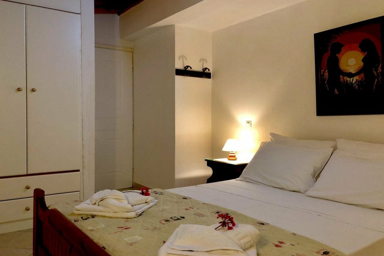 Bruskos Hotel Agios Georgios  ภายนอก รูปภาพ